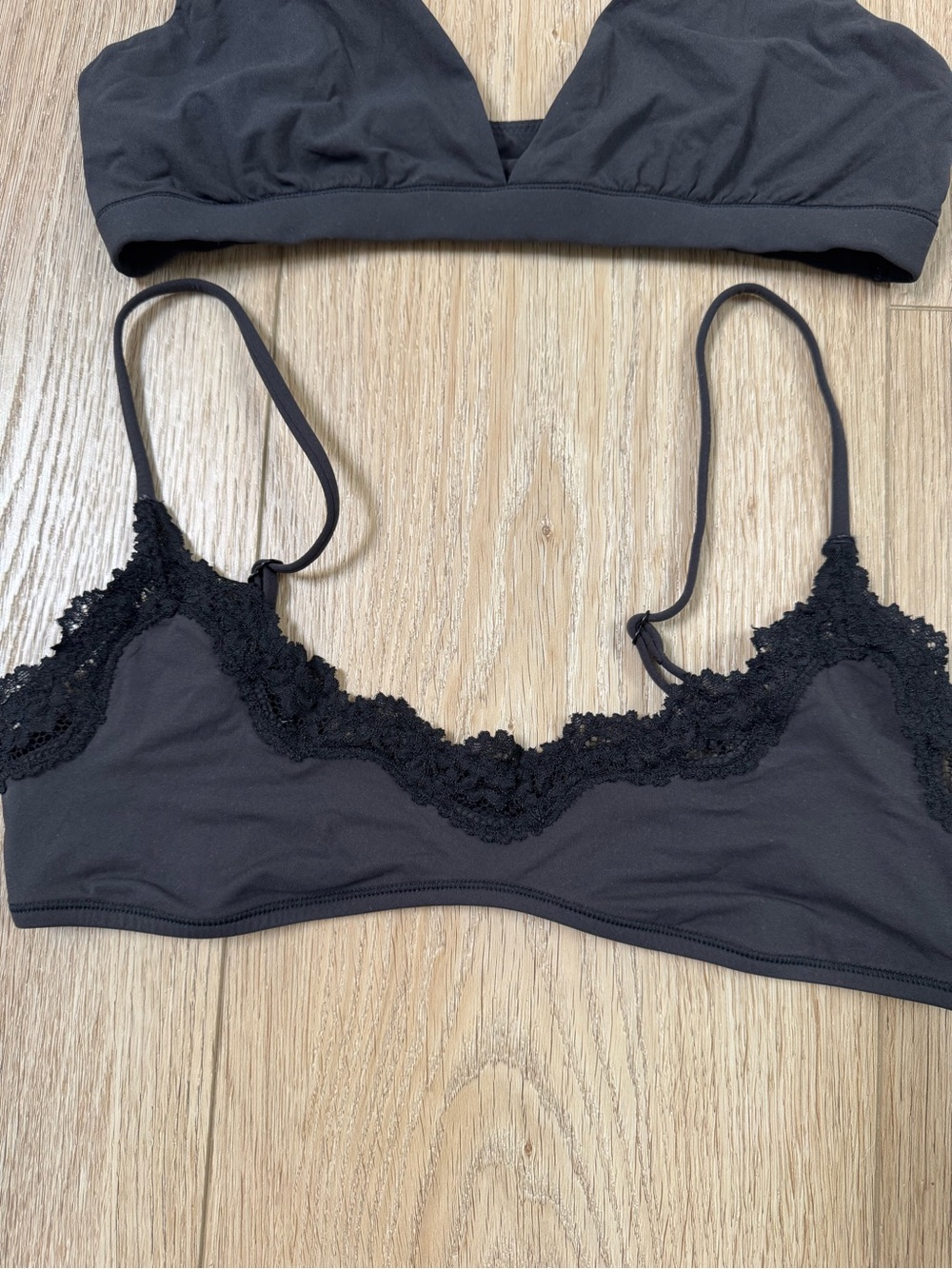 SKIMS Bundle of 2 Fits Everybody Bralettes size Medium - Picture 4 of 9